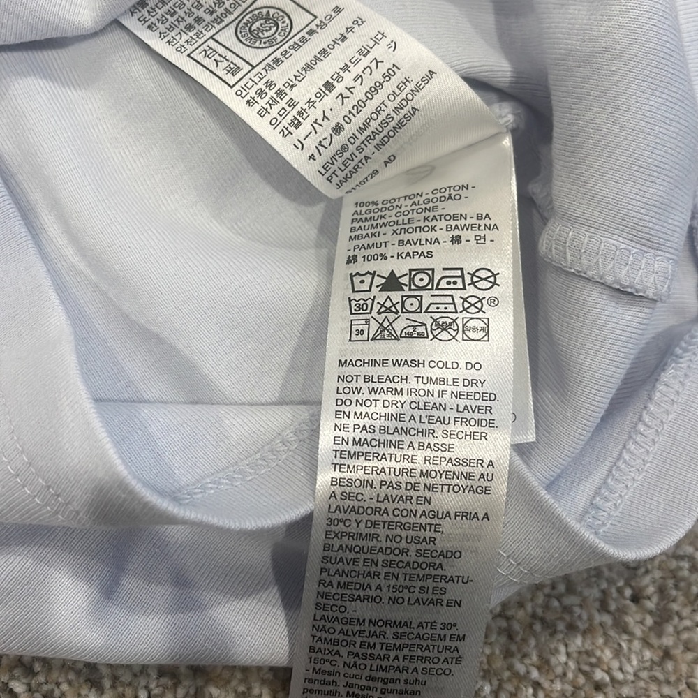 🛍️ NWT Levi’s Graphic Print Tank Top - Picture 9 of 9